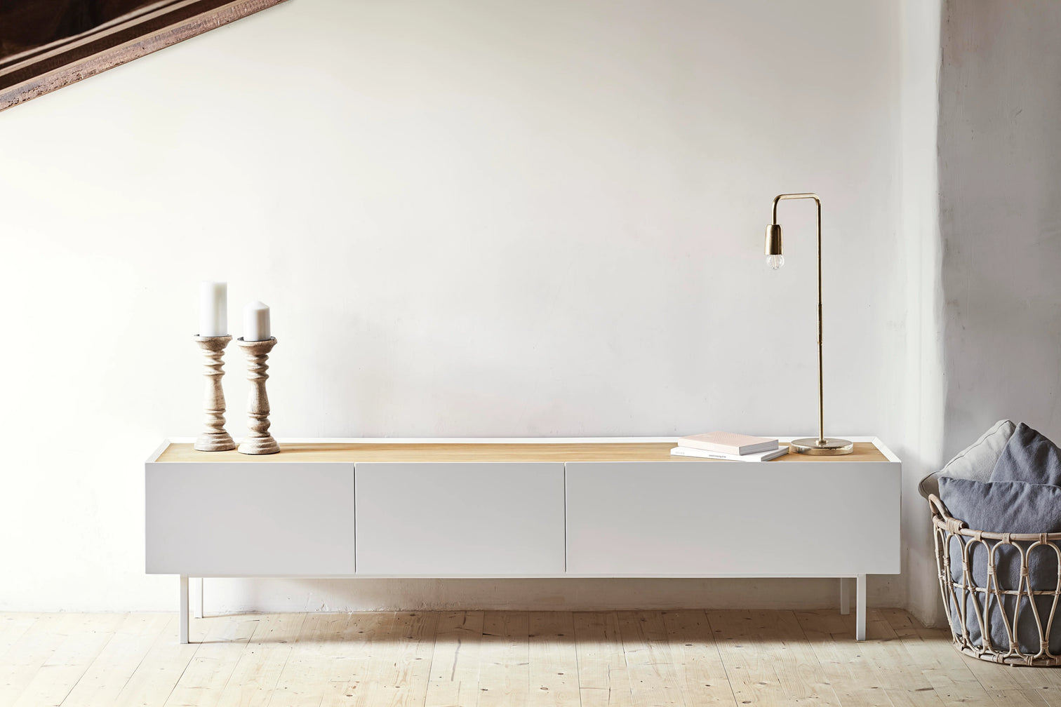 
Design Lowboard „Arista“ - Weiss