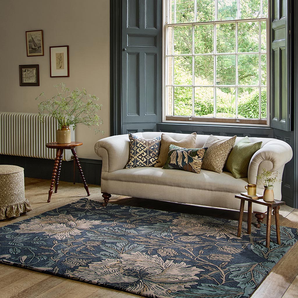 
Tapis design « Honeysuckle & Tulip » – tufté main, 100 % pure laine vierge - 140 x 200 cm / Guède et thym