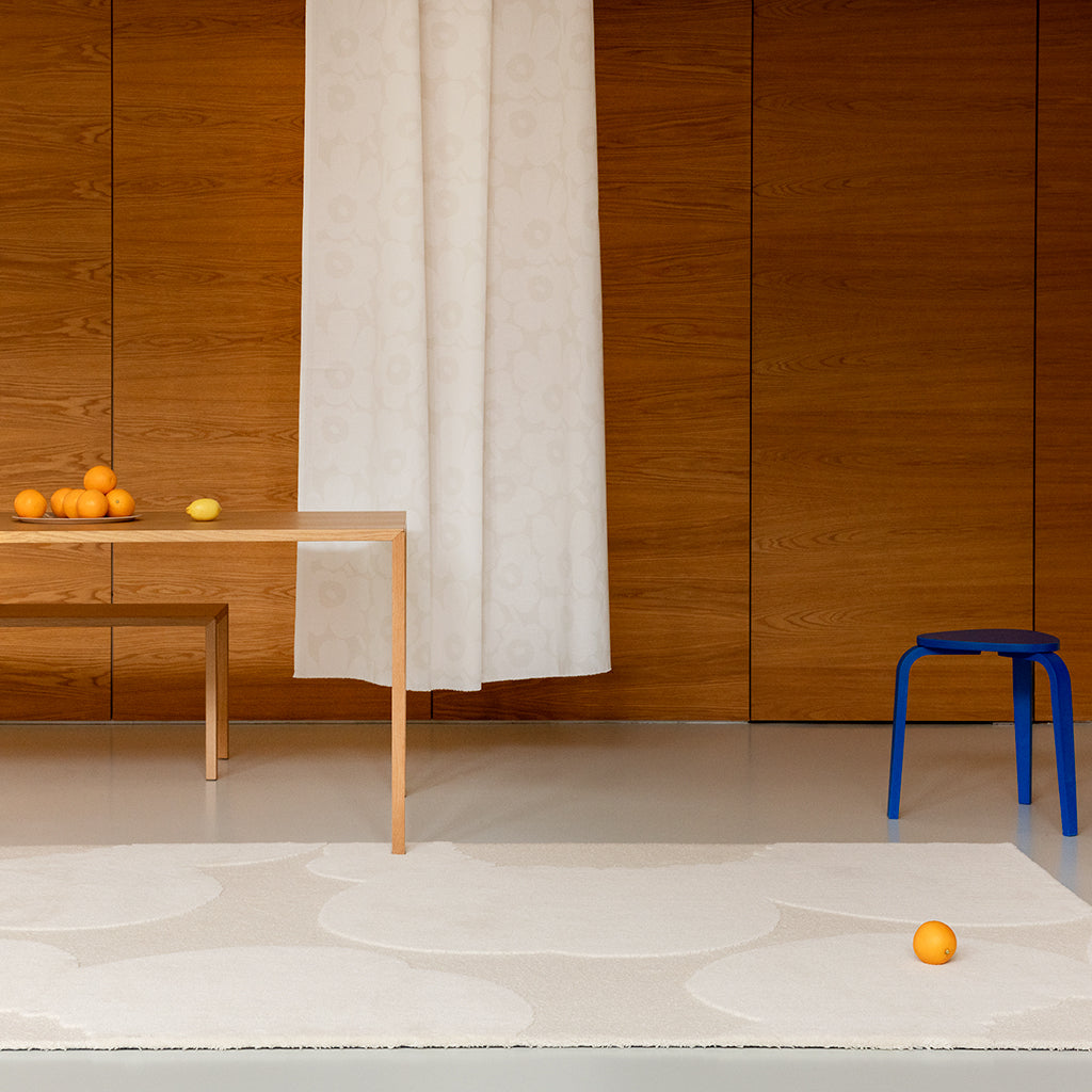 
Handgetufteter Designer Teppich „Iso Unikko Natural“ aus 100% Wolle, verschiedene Grössen - 140 x 200 cm