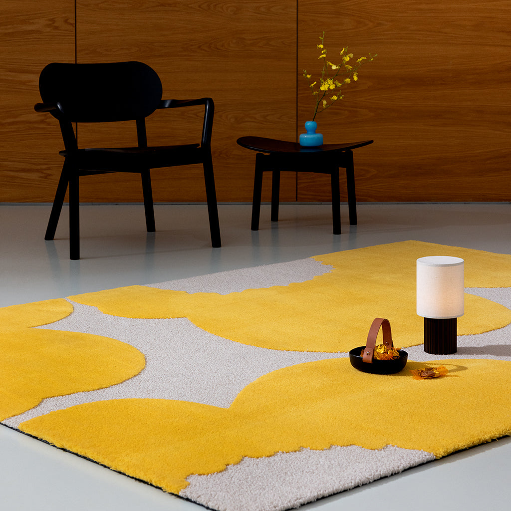 
Handgetufteter Designer Teppich „Iso Unikko Yellow“ aus 100% Wolle, verschiedene Grössen - 140 x 200 cm