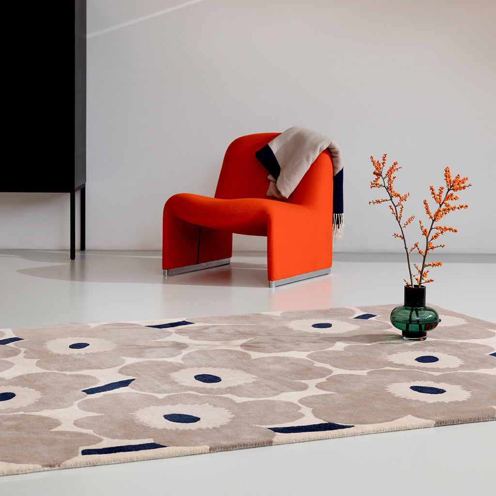 
Handgetufteter Designer Teppich „Unikko Greige“ aus 100% Wolle, verschiedene Grössen - 140 x 200 cm