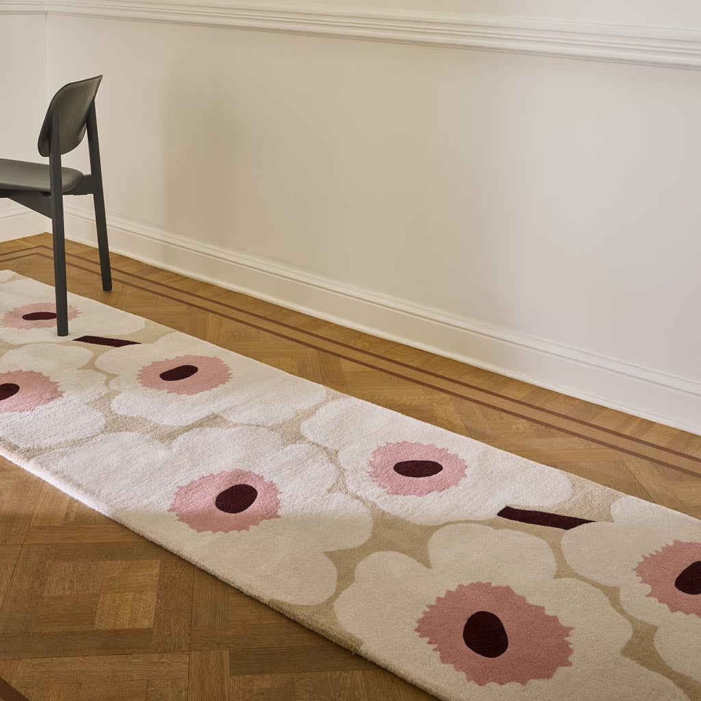 
Handgetufteter Designer Läufer „Unikko Beige/Pink“ aus 100% Wolle, verschiedene Grössen - 70 x 245 cm