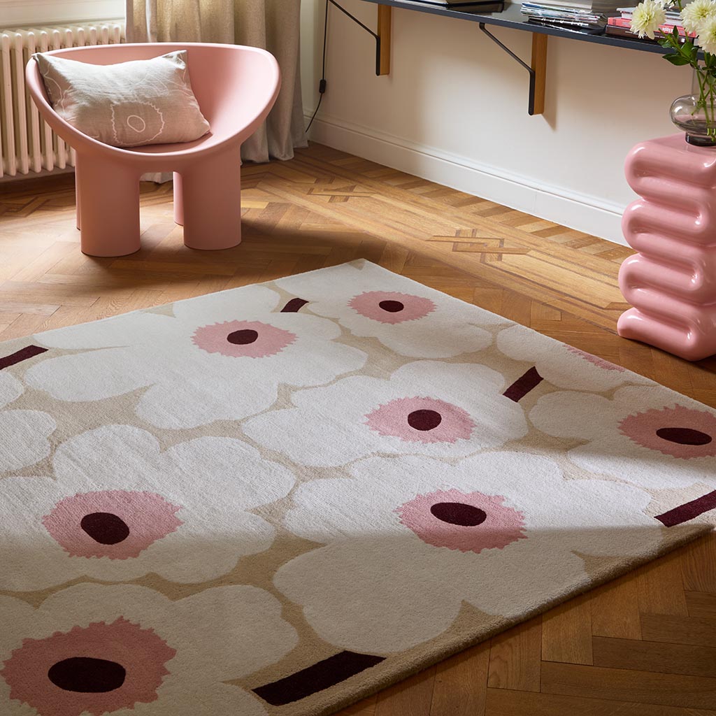 
Handgetufteter Designer Teppich „Unikko Beige/Pink“ aus 100% Wolle, verschiedene Grössen - 140 x 200 cm