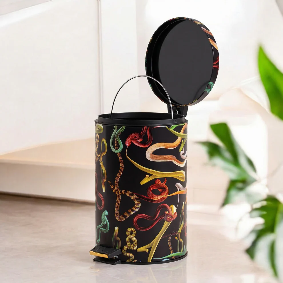 
Design Waste Bin "Toiletpaper Snakes"