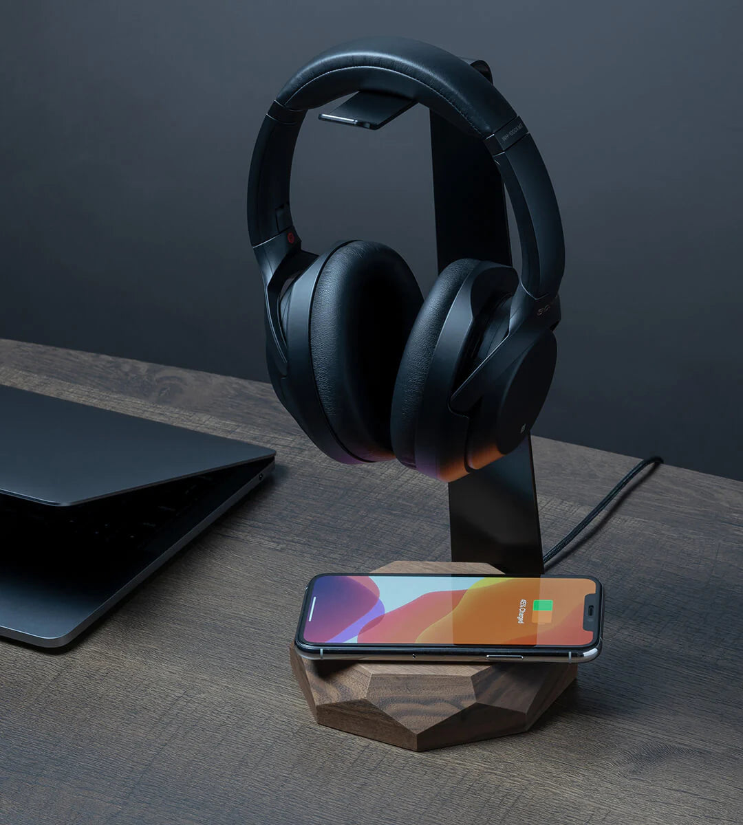 
2-in-1 Headphone Stand & Charger „Eleven“ - Eichenholz Schwarz