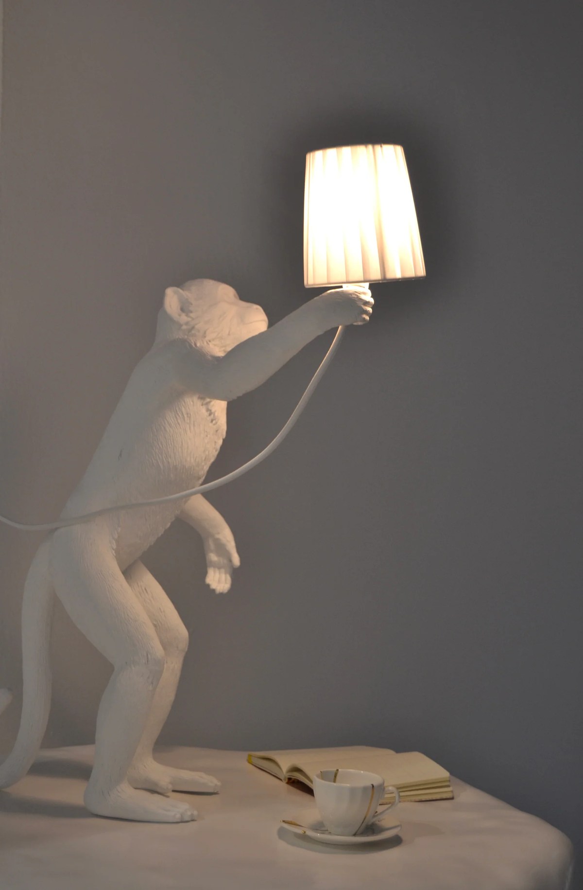 
Lampada da tavolo LED di design «The Monkey Standing» - Bianco