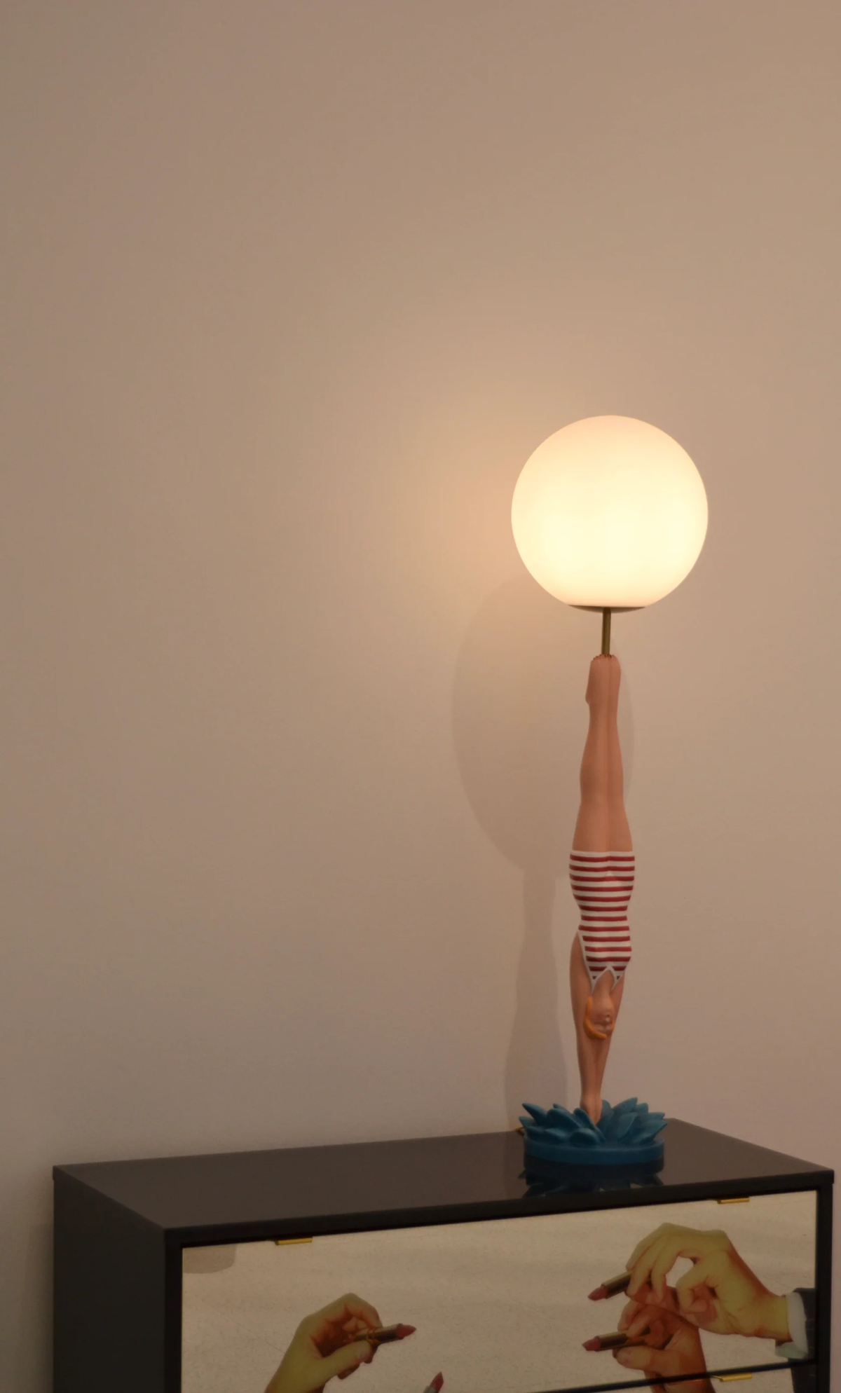 
Grande lampe de table design « Diver Red »