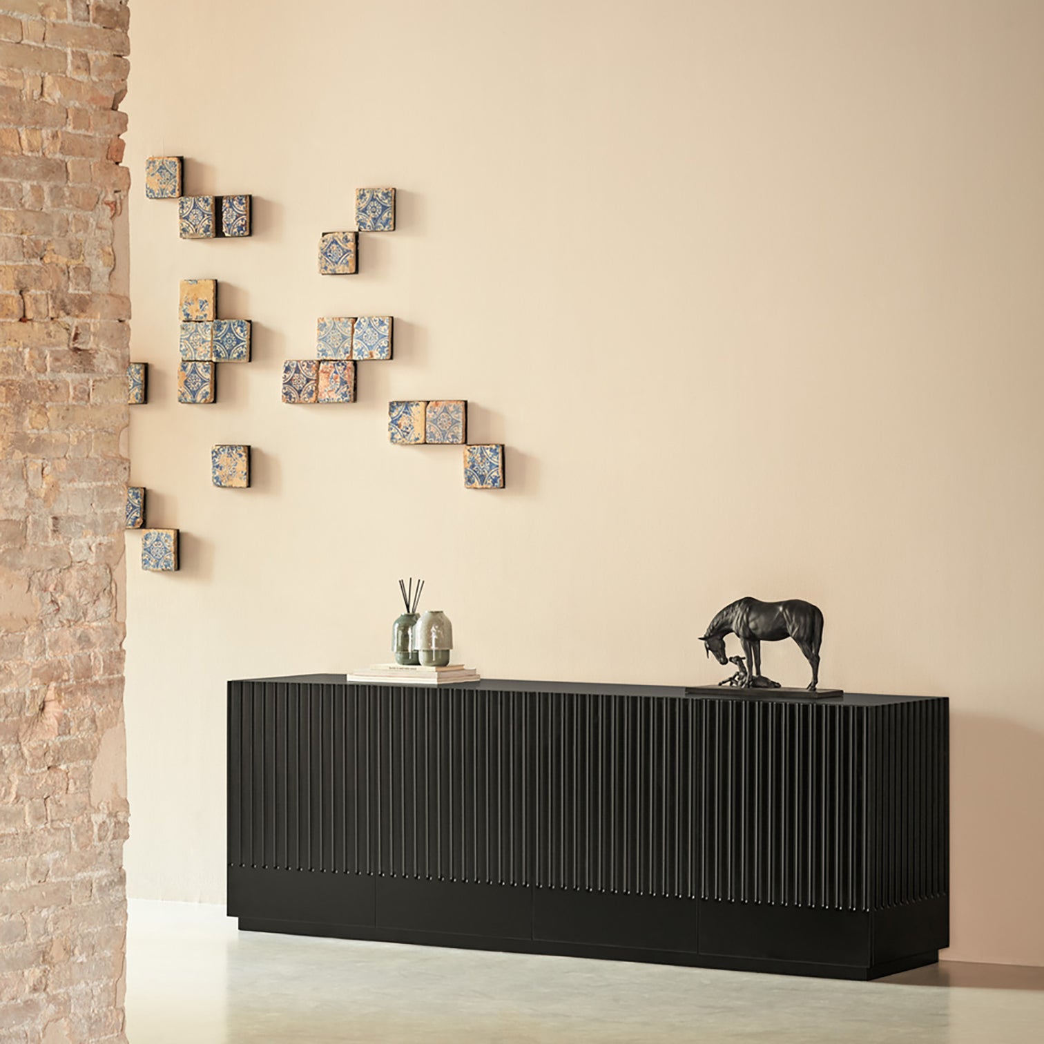 
Buffet design « Doric » 4 portes - Noir