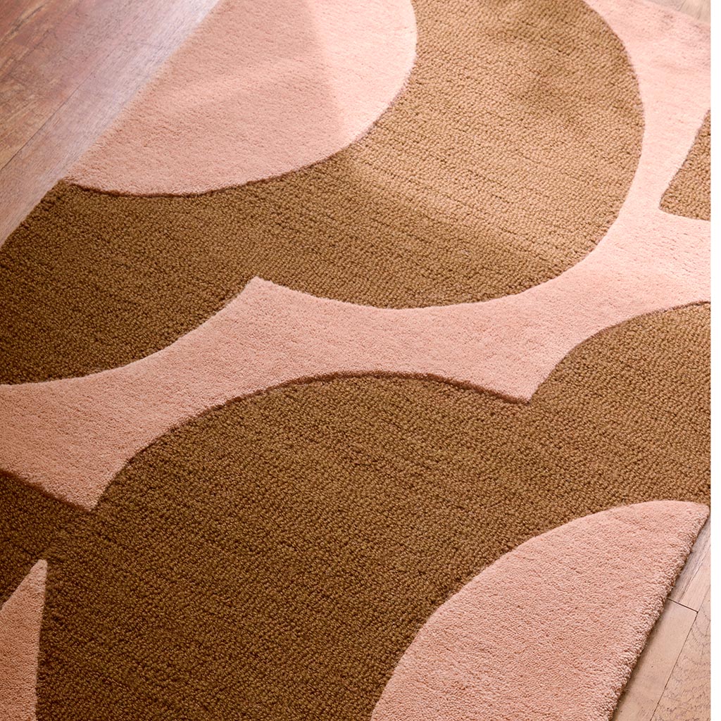 
Designer Fußläufer „Prism Flower“ - handgetuftet, aus 100% reiner Schurwolle - 67 x 230 cm / Pink/Terracotta