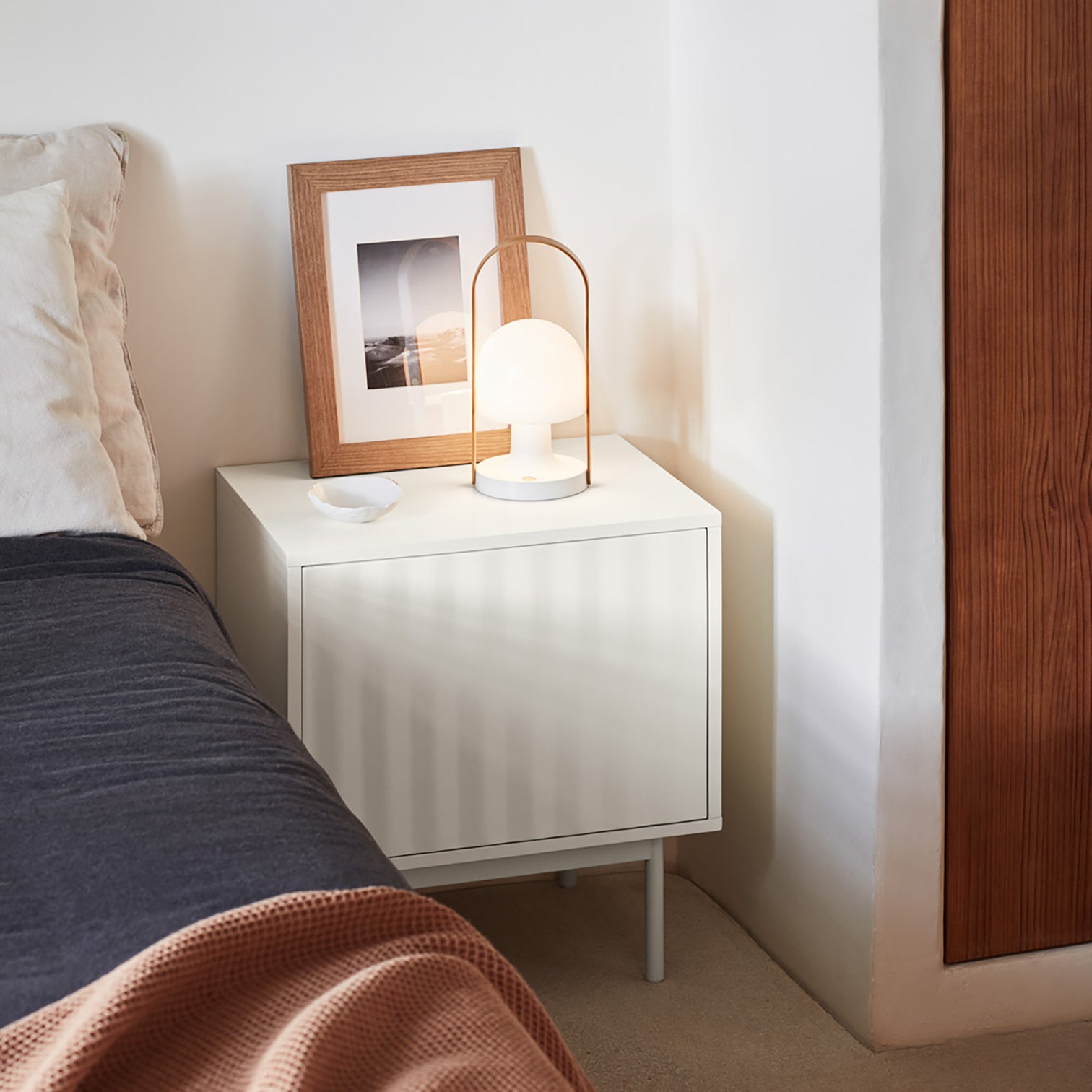 
Design Nightstand and Order Table "Sierra" - White