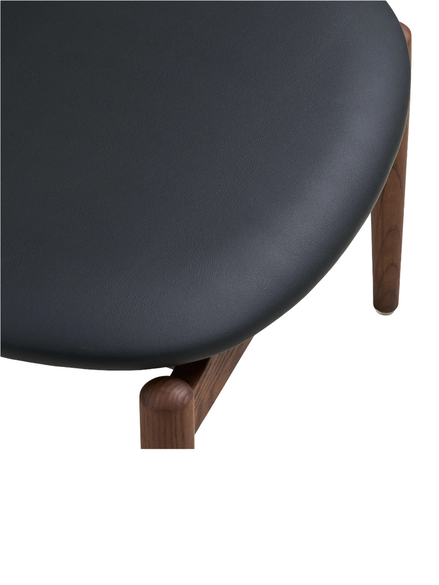 
Poltrona lounge di design in legno massello «Olvera» - con poggiapiedi / Noce / Nero
