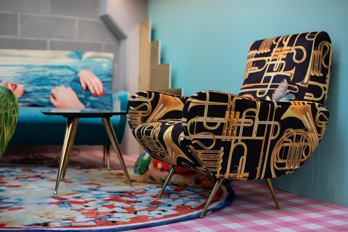 
Fauteuil design « Toiletpaper Trumpets »