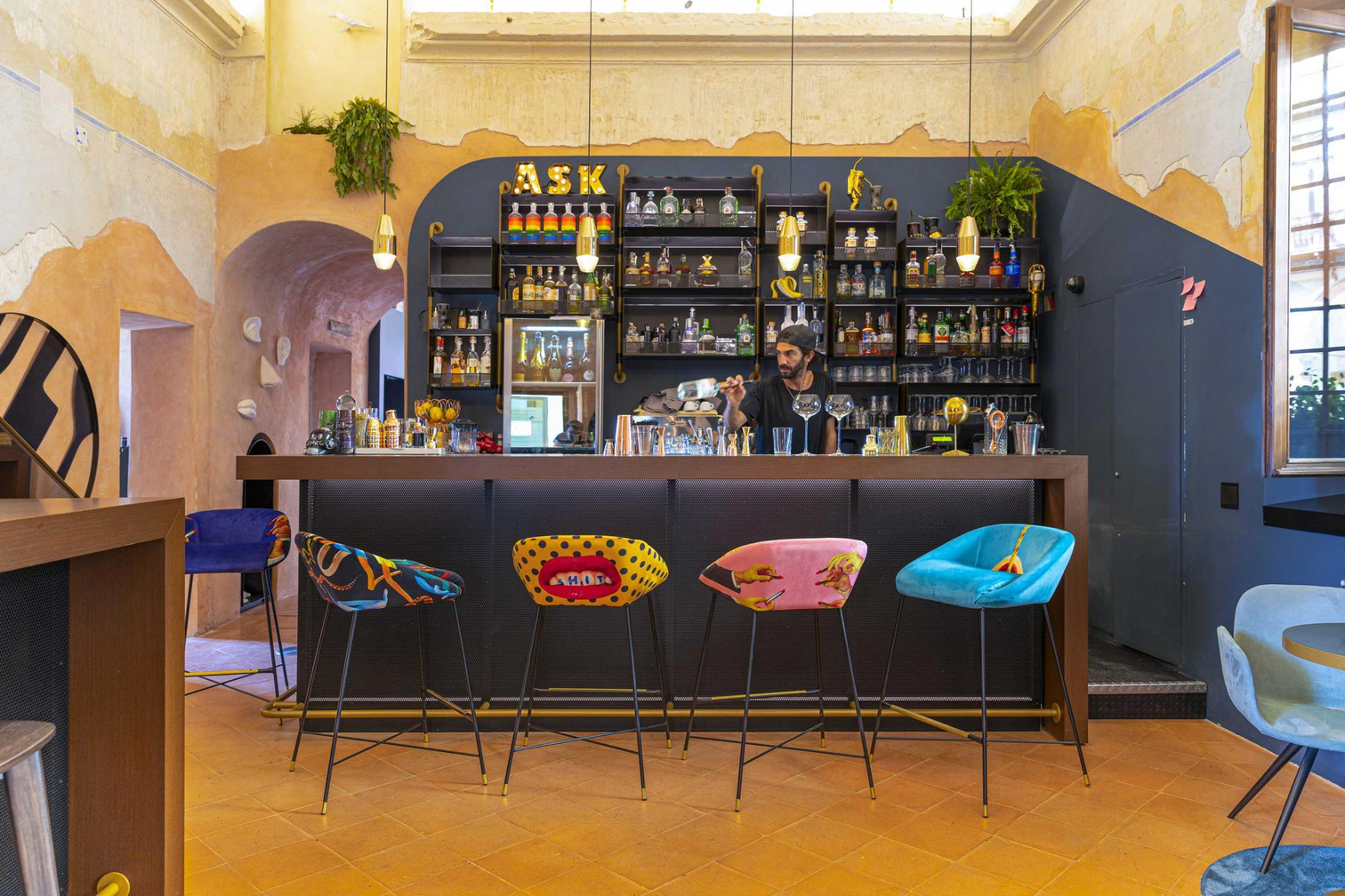 
Tabouret de bar design « Toiletpaper Lipstick » - Rose