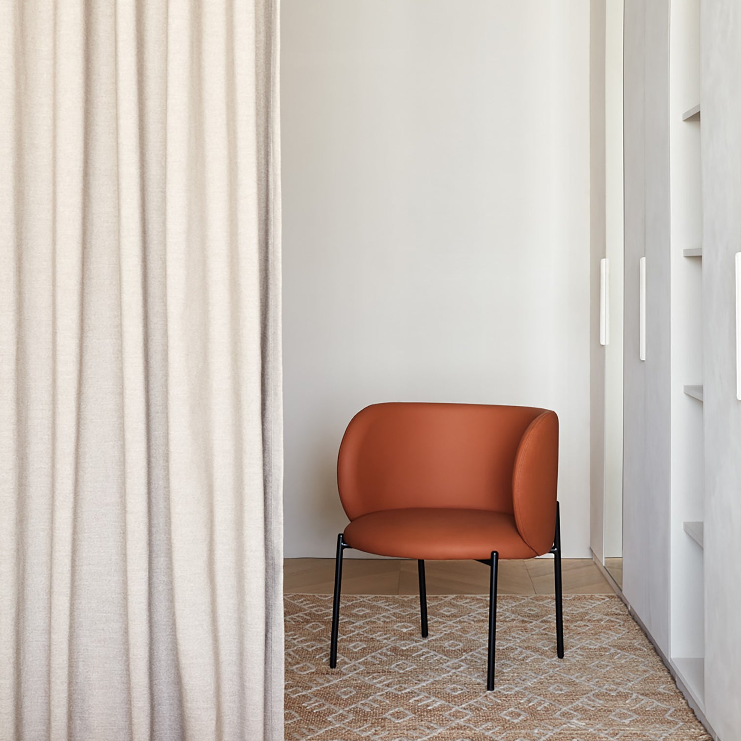 
Design Sessel „Mogi“ mit Armlehnen - Kunstleder Terracotta