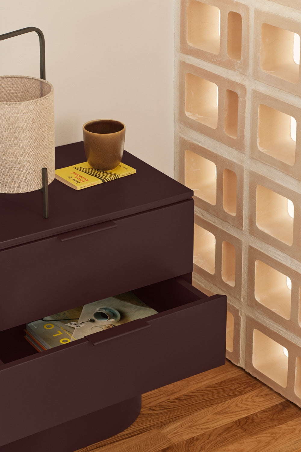 
Table d'appoint et de chevet design « Totem » - Aubergine