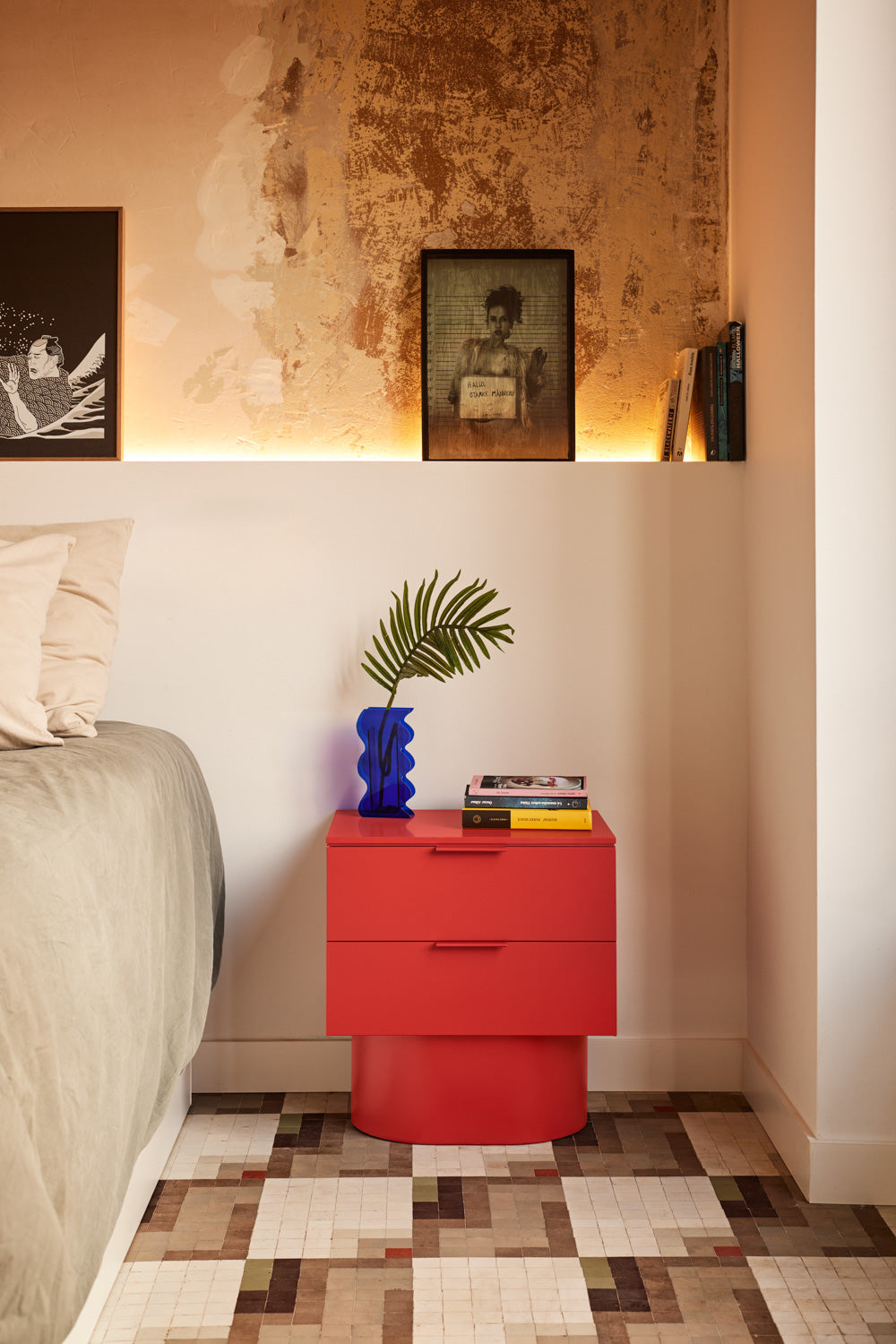 
Table d'appoint et de chevet design « Totem » - Rouge cerise