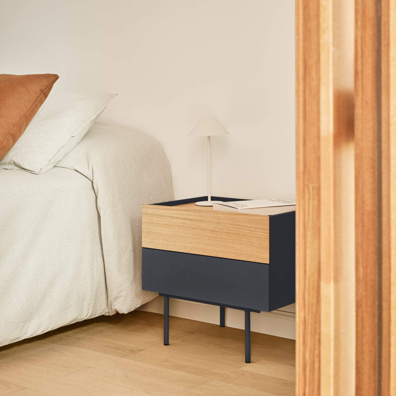 
Table d'appoint et de chevet design « Otto » - Anthracite / Chêne