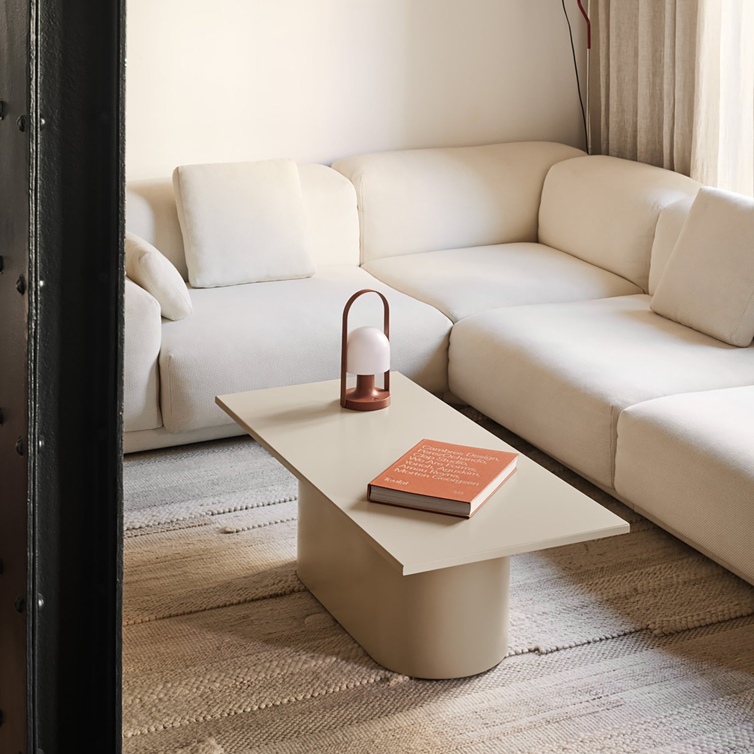 
Table basse design « Totem » 110 x 50 cm - Sable
