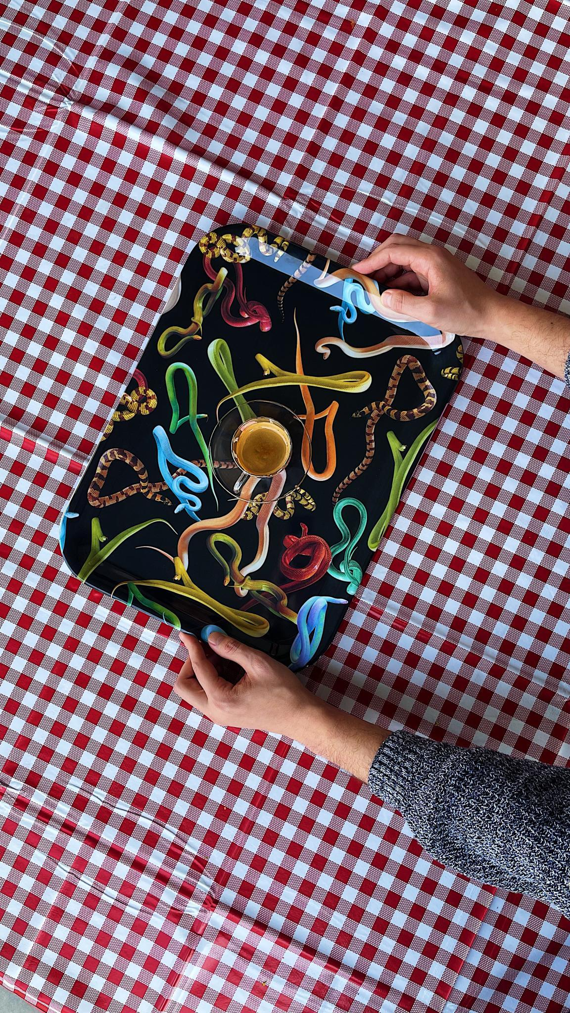 
Serving tray design "Toiletpaper Snakes"