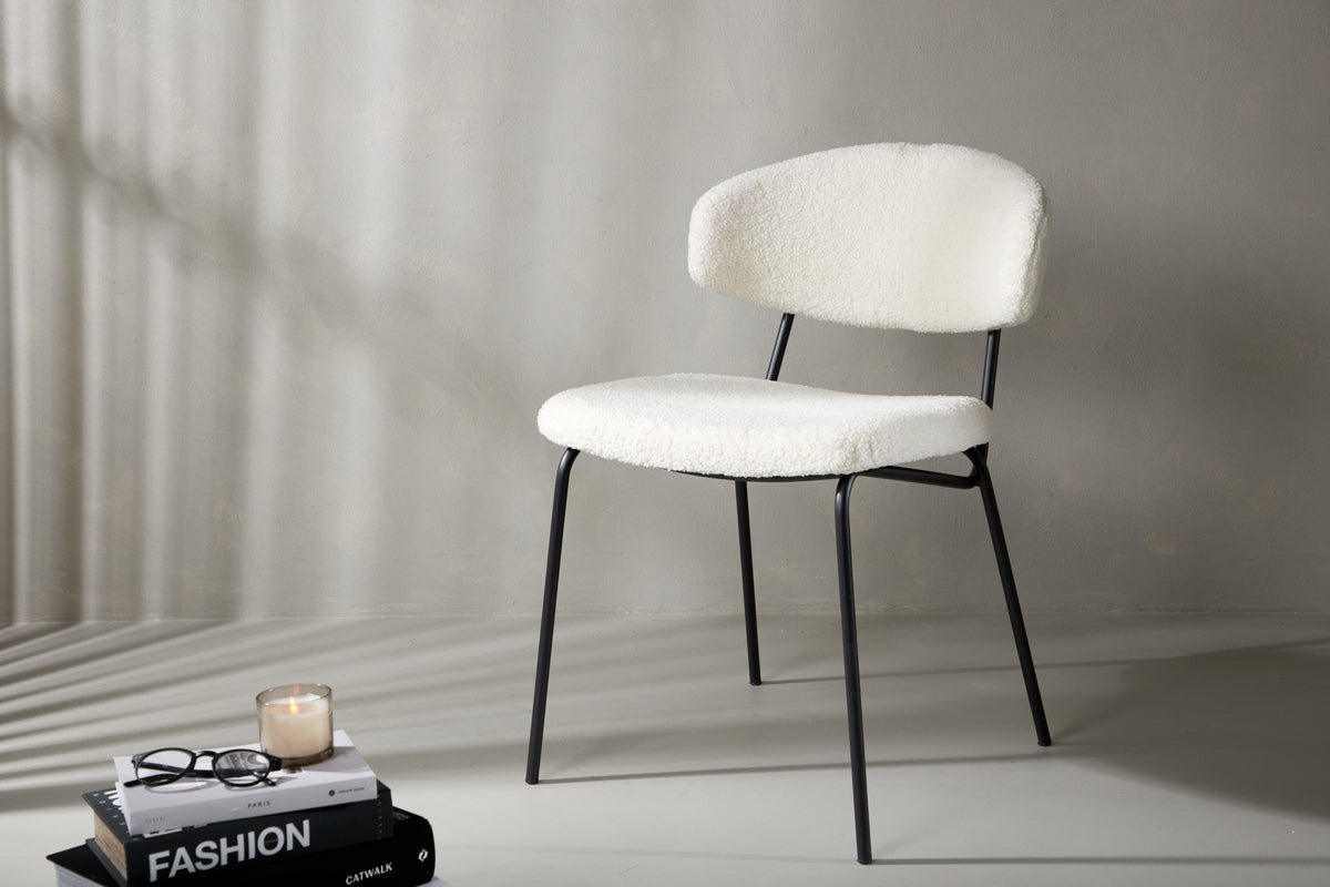 
Sedia da pranzo di design „Chico“ - Bouclé Bianco / Nero