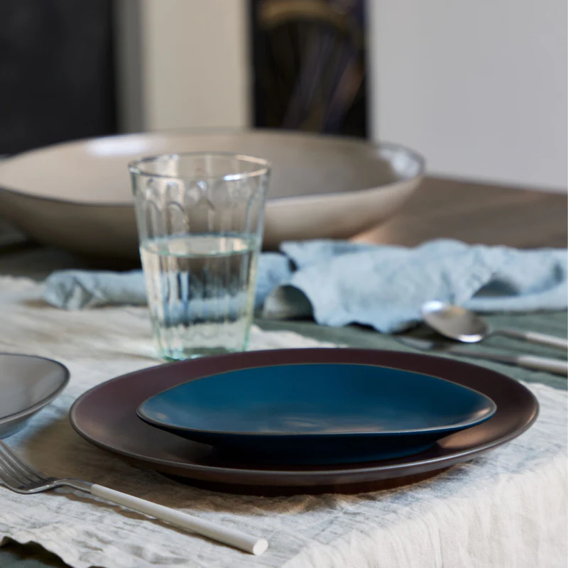 
Plat ovale à salade et dessert « Stacked Organic » fait main - Bleu profond