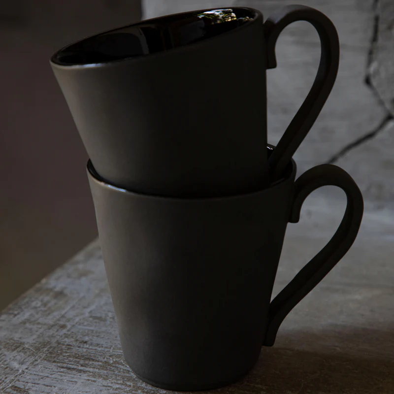
Handgefertigter Tee-& Kaffeebecher „Lagoa Eco-Grés“ - Schwarz
