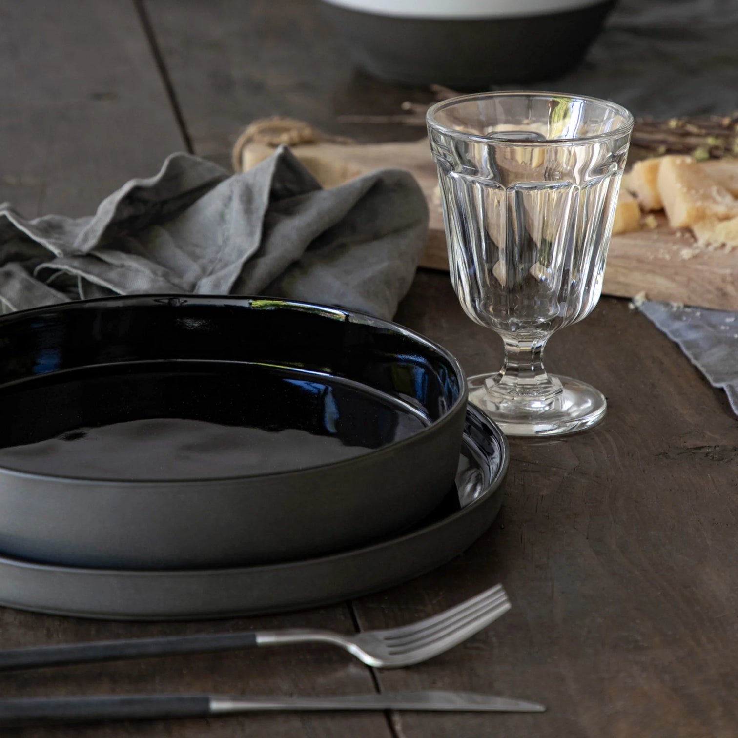 
Assiette creuse « Lagoa Eco-Grés » faite main - Noir