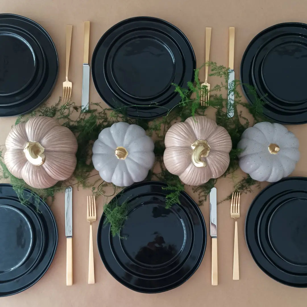 
Handgefertigtes Geschirr-Set „Lagoa Eco-Grés Black“, 5-teilig