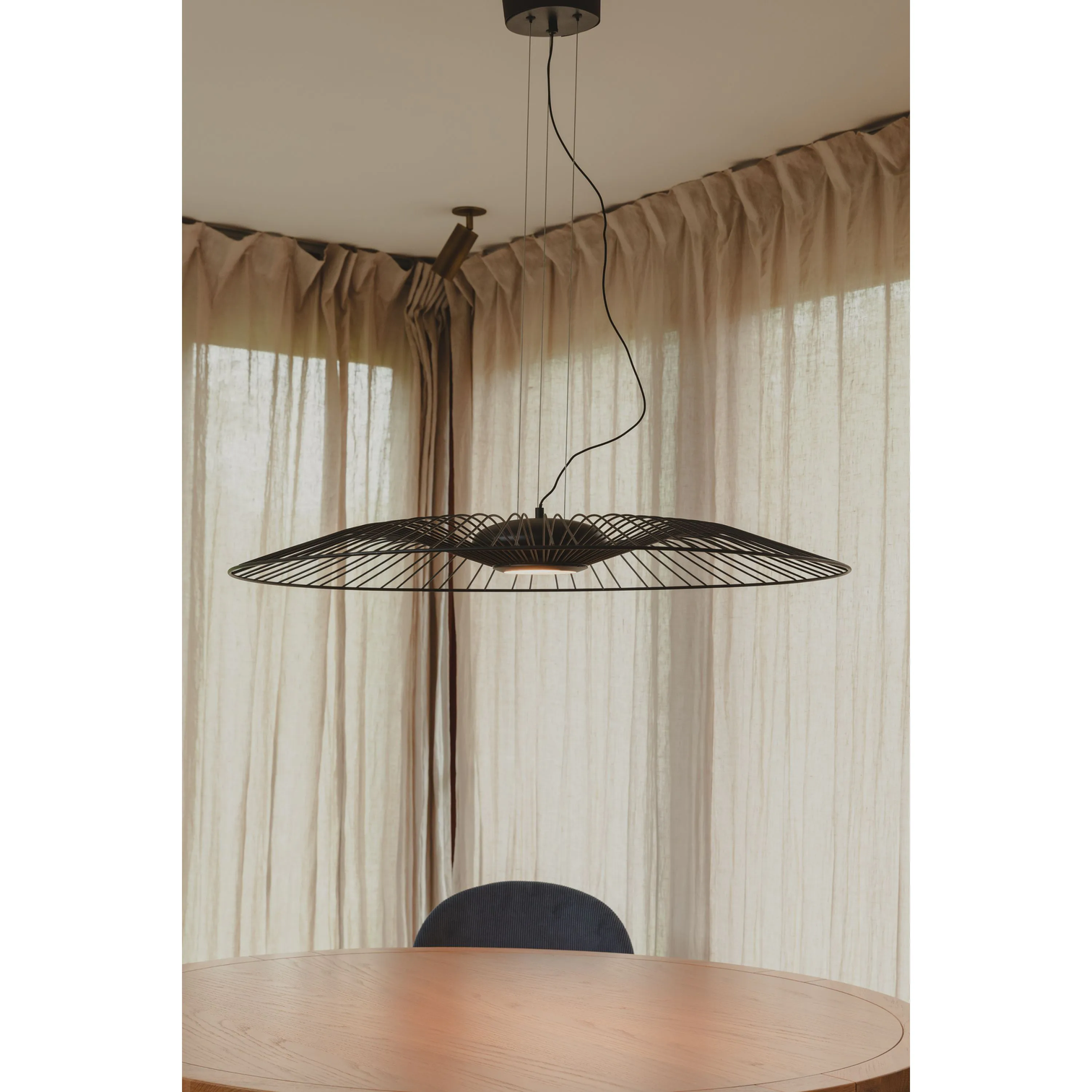 
Round designer dining table "Storm" Ø 128 cm - Natural