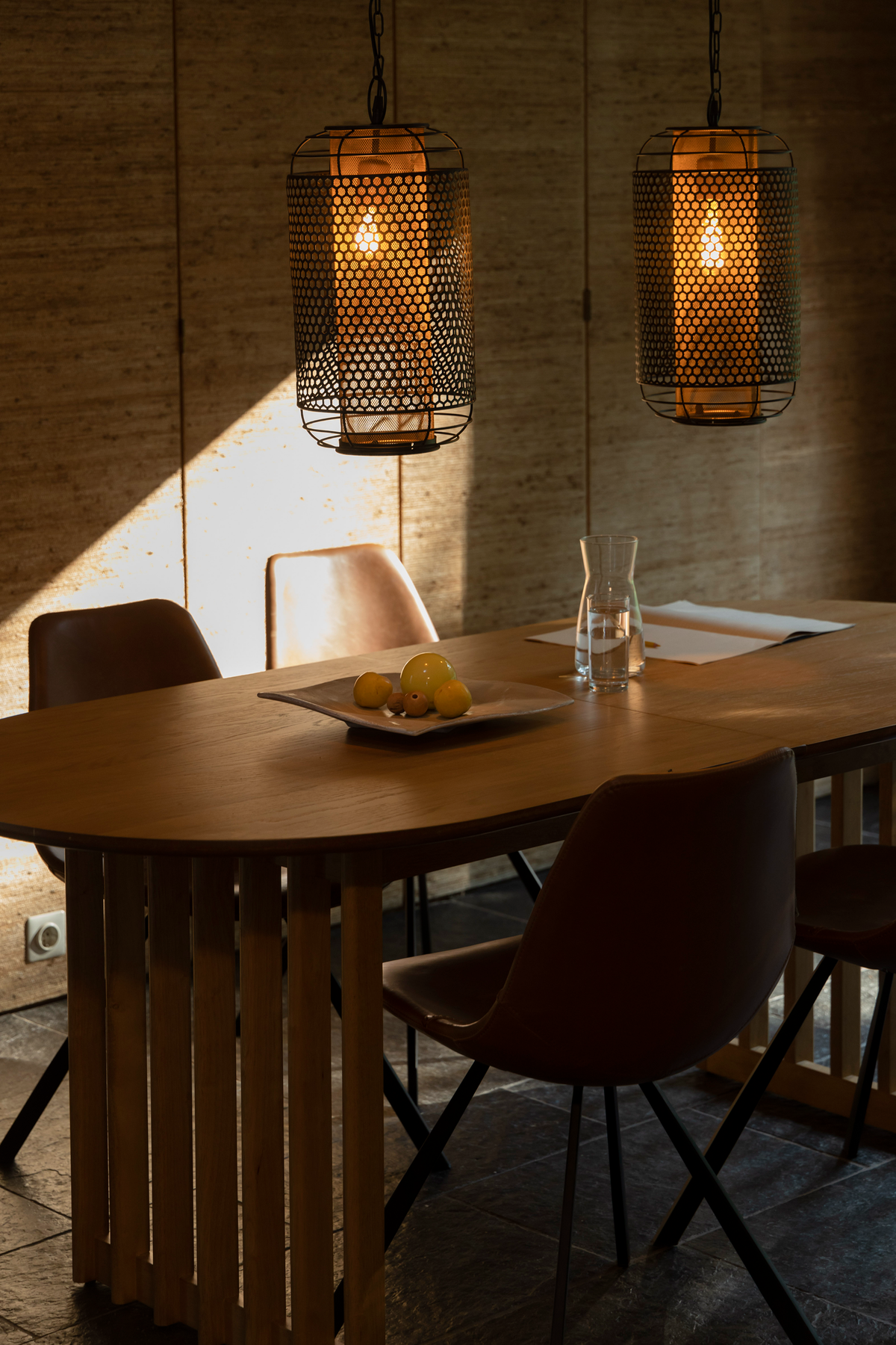 
Massiver, ausziehbarer Design Esstisch „Barlet“ 200-240 x 90 cm - Eiche Natural