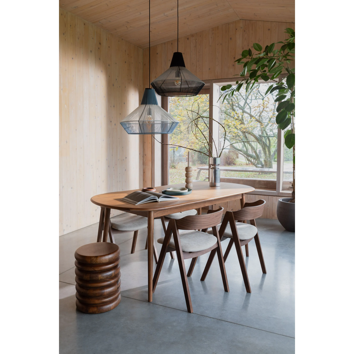 
Ovaler, ausziehbarer Massivholz Esstisch „Twist“ 185-240 x 90 cm - Eiche Nussbaum