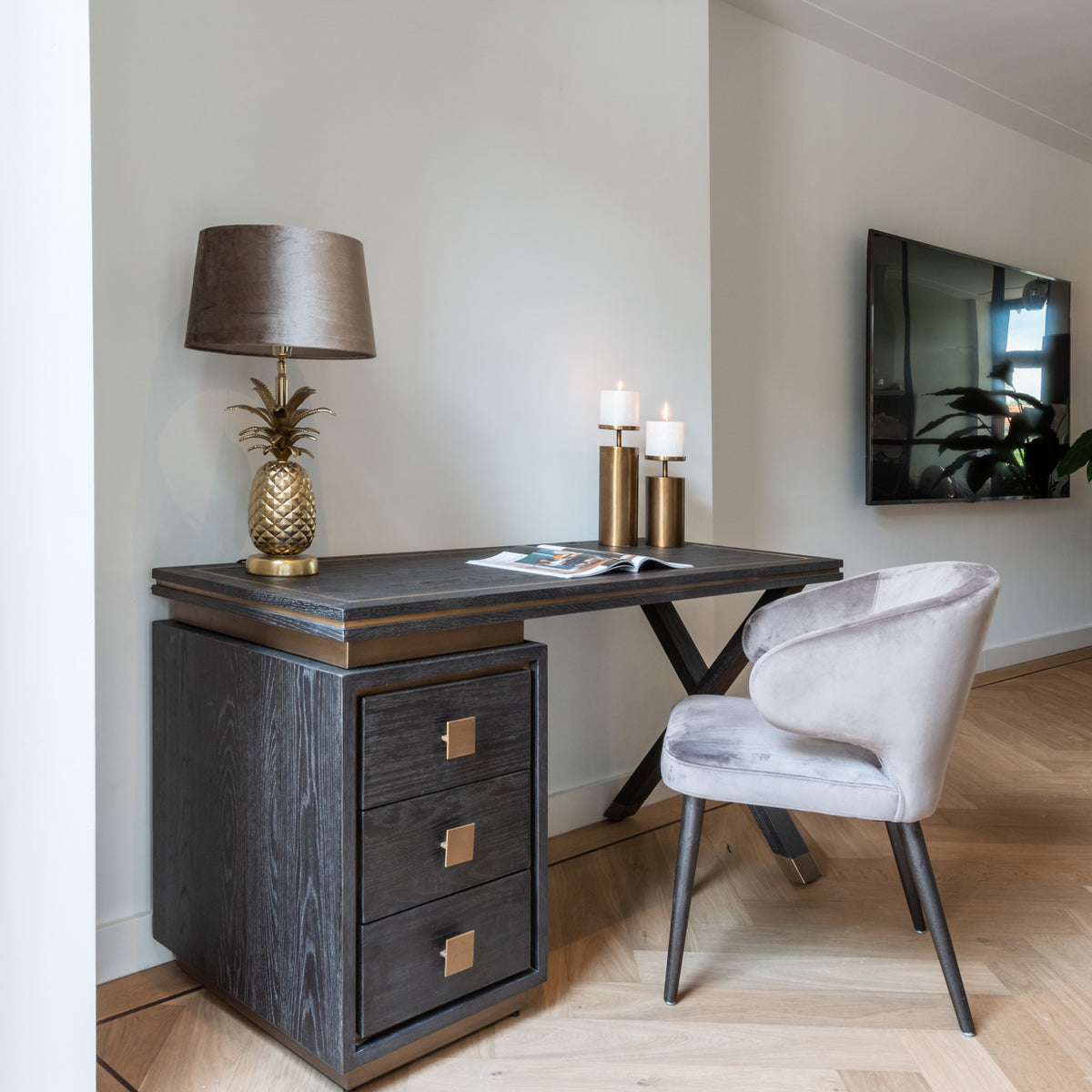 
Grosser Design Schreibtisch „Hunter“ aus massiver Eiche