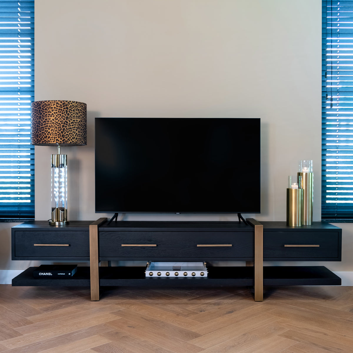 
Ampio mobile TV di design „Cambon“