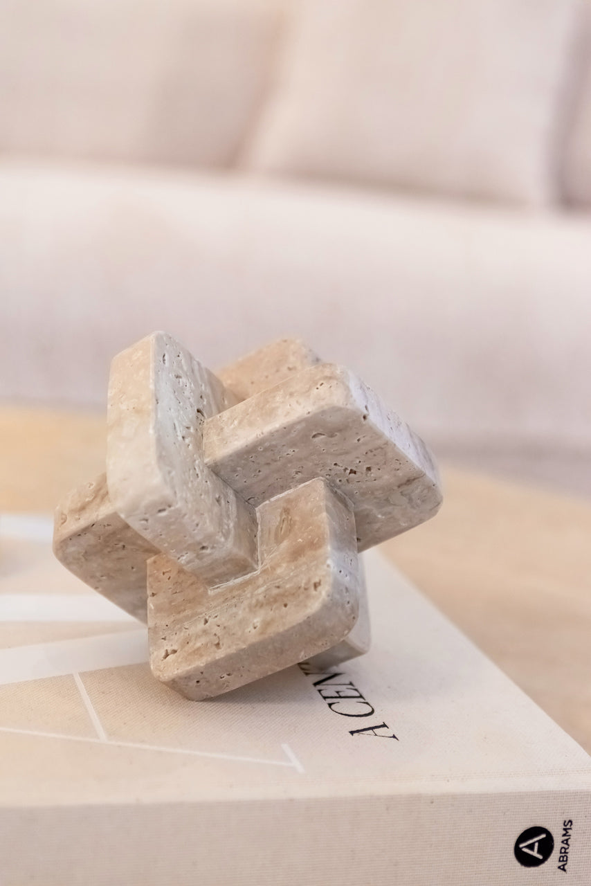 
Oggetto decorativo di design «Mony» in travertino