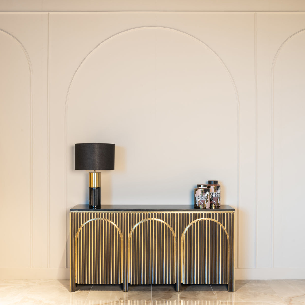 
Credenza di design “Les Arcs” con piano in marmo nero