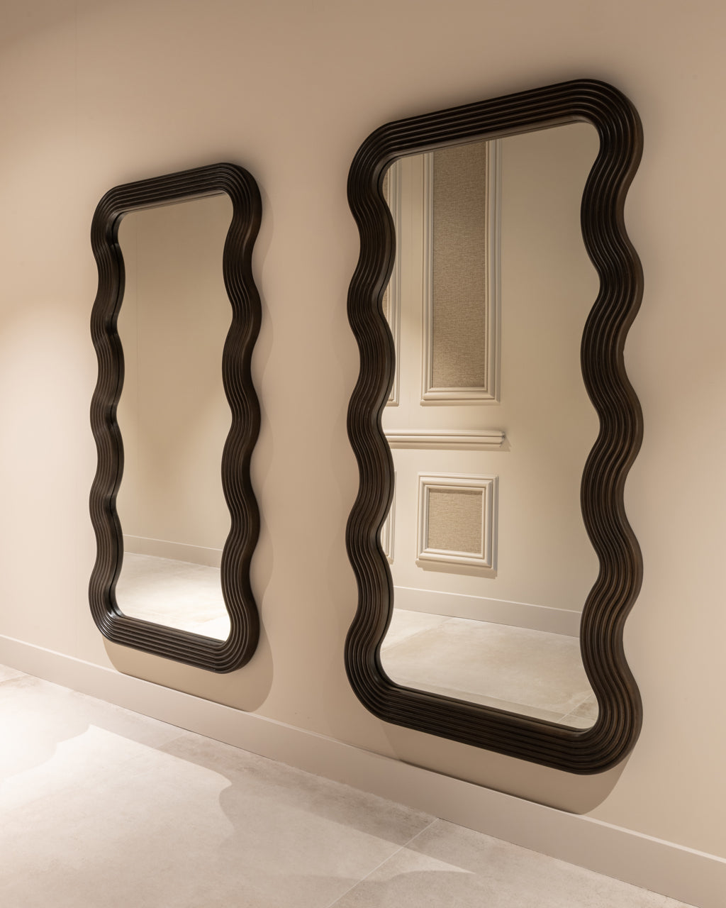 
Grande specchio da parete di design «Mayfield»