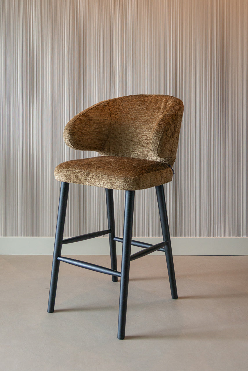 
Poltrona da bar di design di alta qualità «Indigo» - Piedini: Nero, Rivestimento: Gold Triangle
