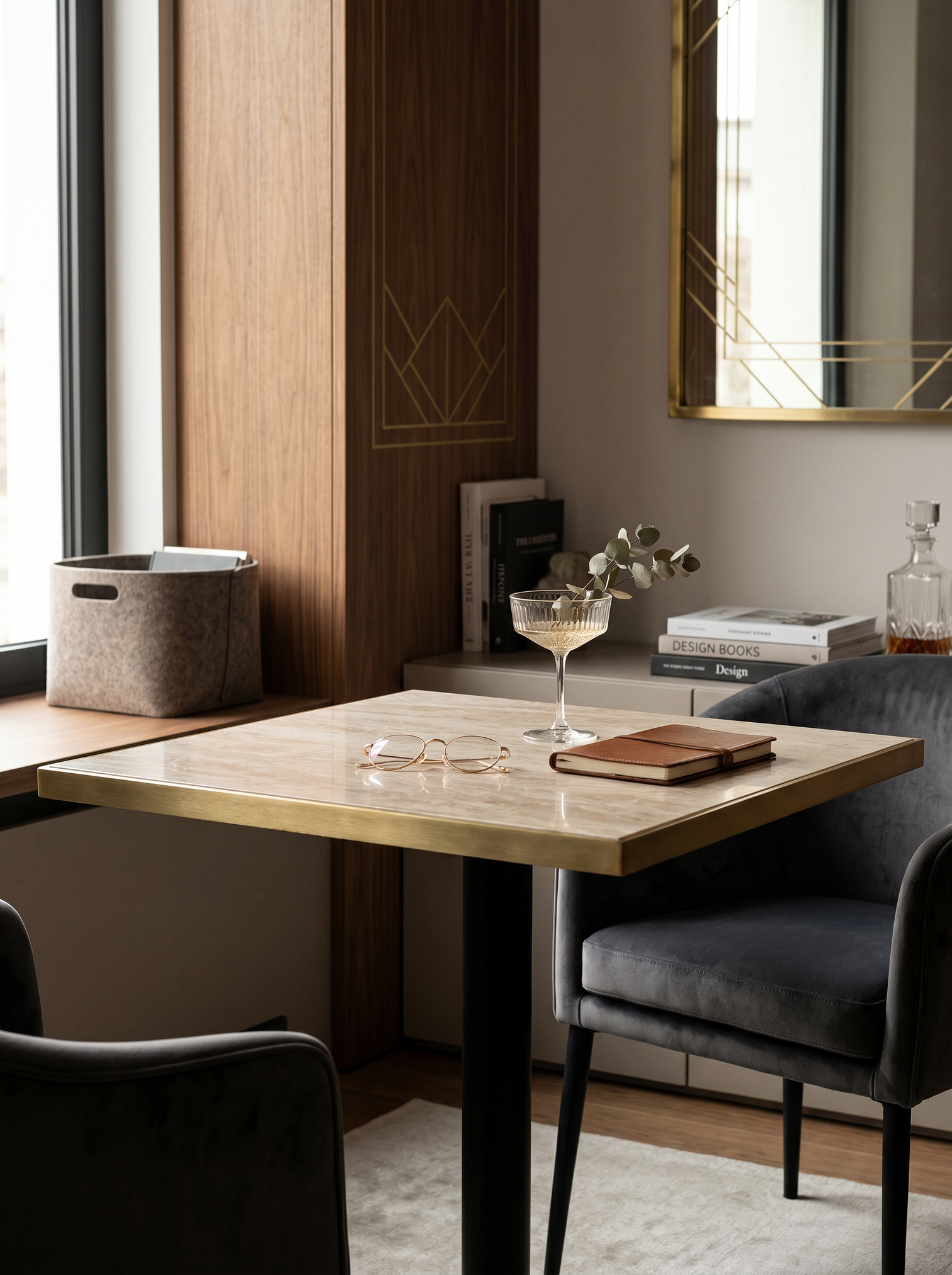 
Table de bistrot design « Brazza » en acier inoxydable et marbre artificiel