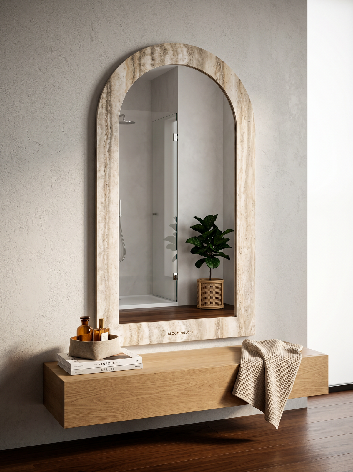 
Specchio da parete di design «Calvo»