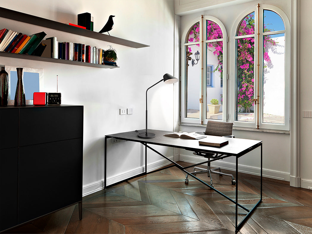 
LED Design Tischlampe „Nino“ mit Fernbedienung - Schwarz