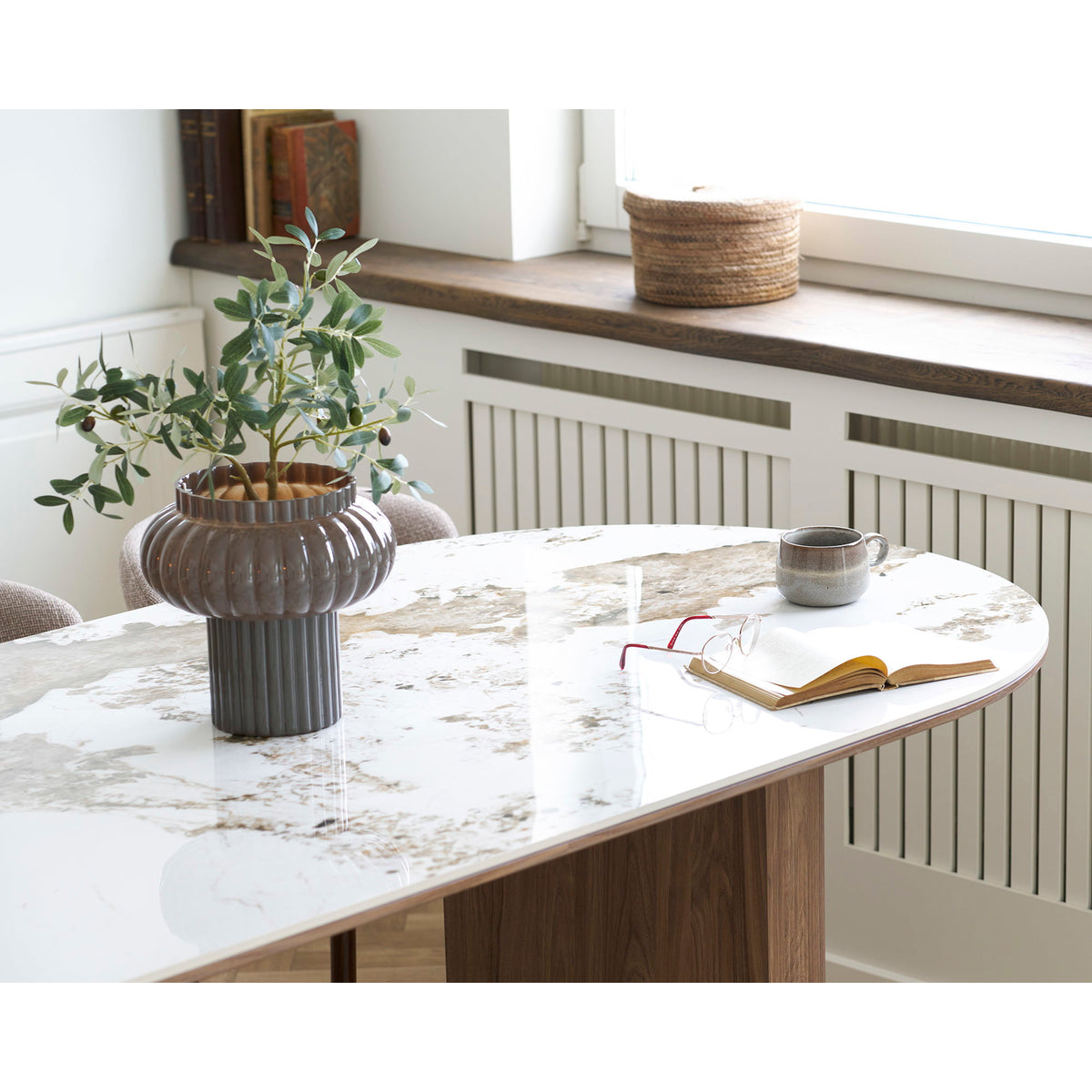 
Tavolo da pranzo ovale di design „Atheno“