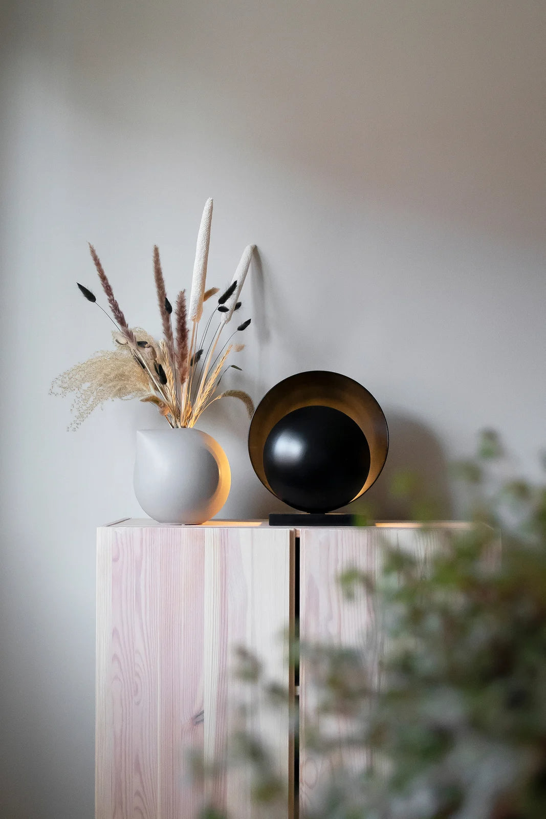 
"Orbit" designer table lamp with marble base - Black