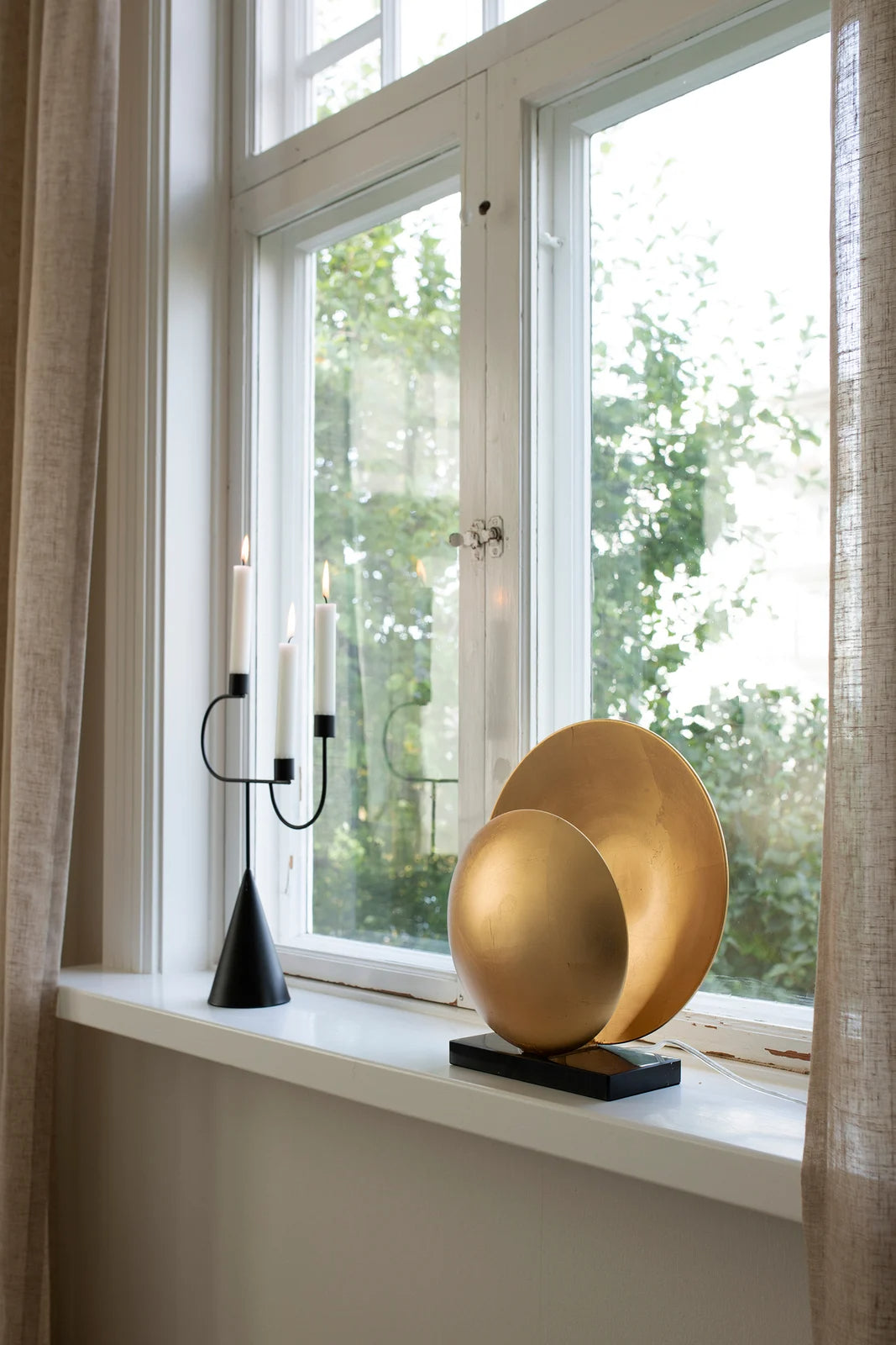 
"Orbit" designer table lamp with marble base - Brass