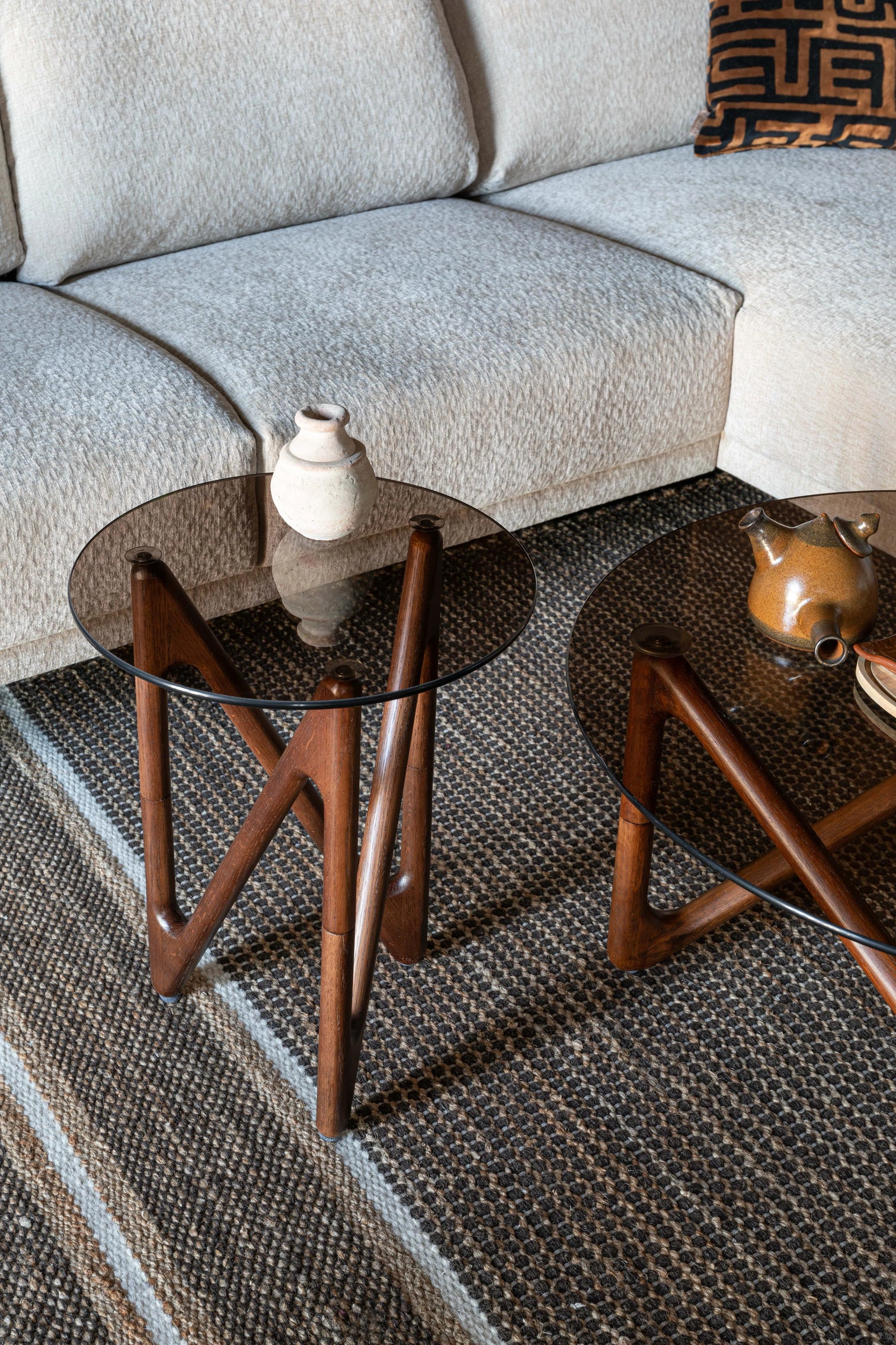 
Designer Side Table "Naia" - Nut tree