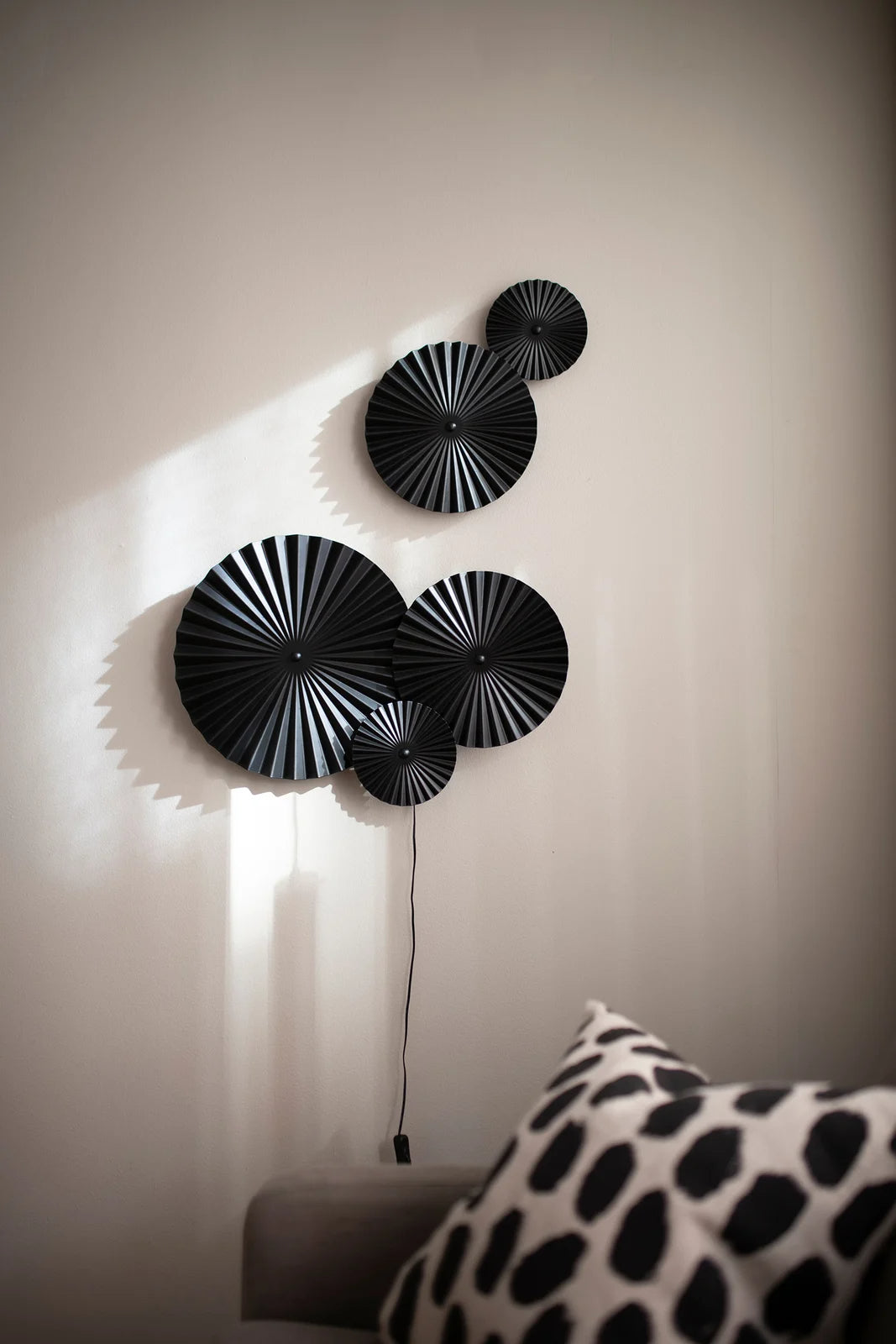 
LED Design Wandlampe „Omega“ - Schwarz