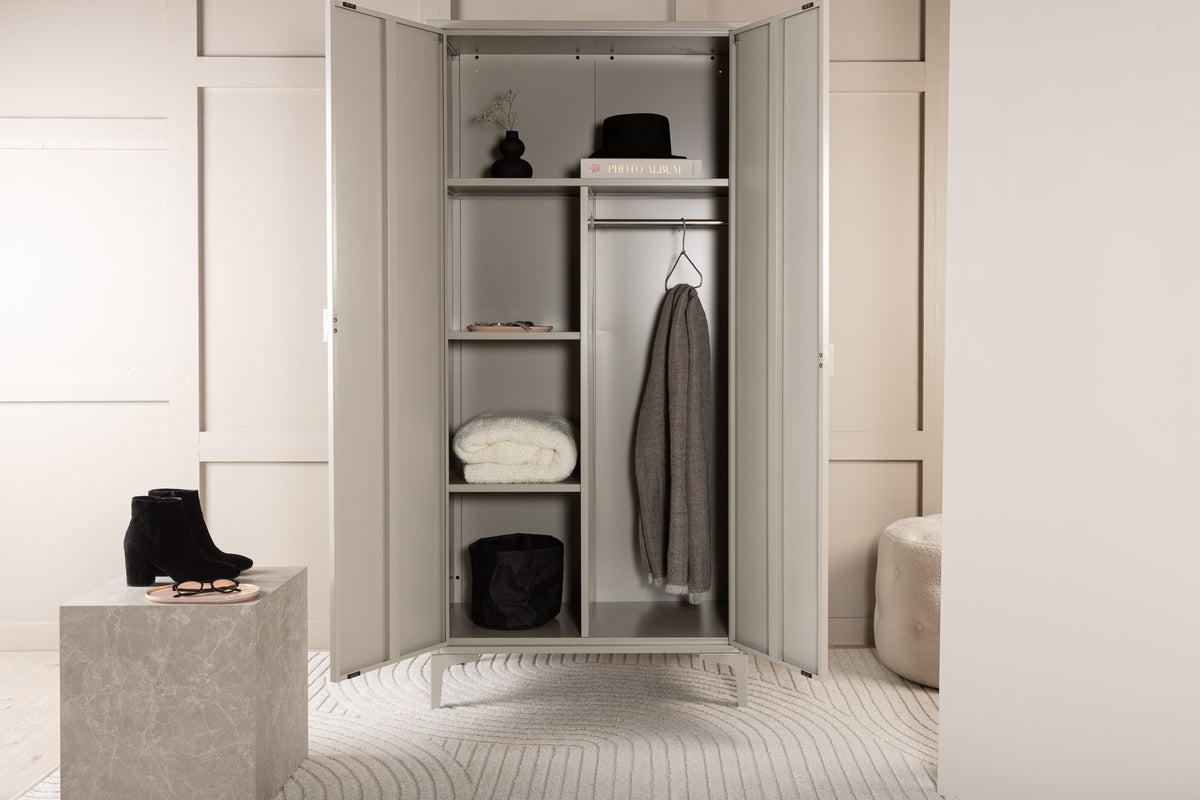 
Stylischer 2-türiger Schrank „Piring“ aus Metall