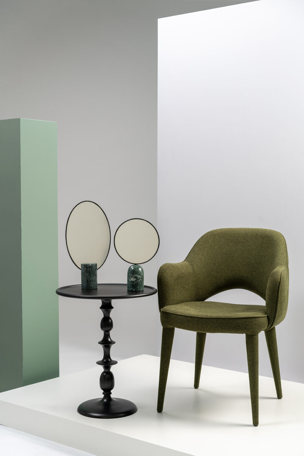 
Grand miroir sur pied rond "Elias" en marbre