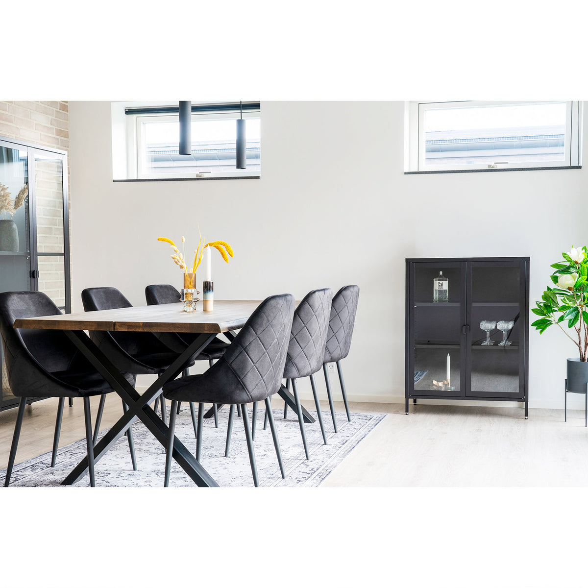 
Bahut haut design « Leonies » en métal, 2 portes - Noir