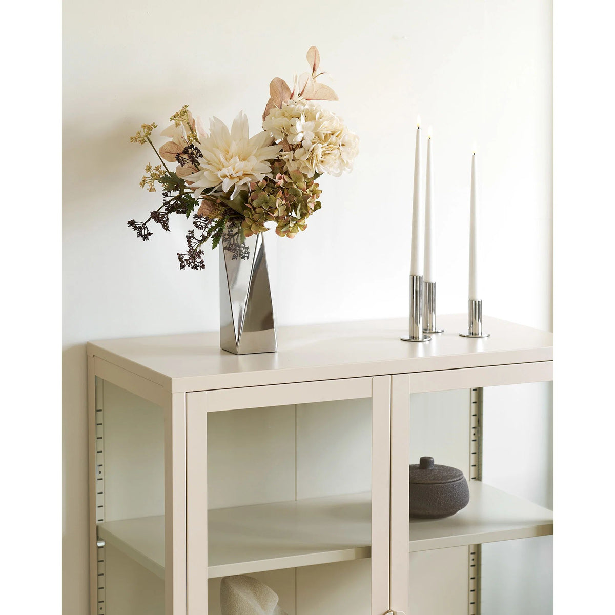 
Highboard di design «Leonies» in metallo, a 2 ante - Bianco sporco