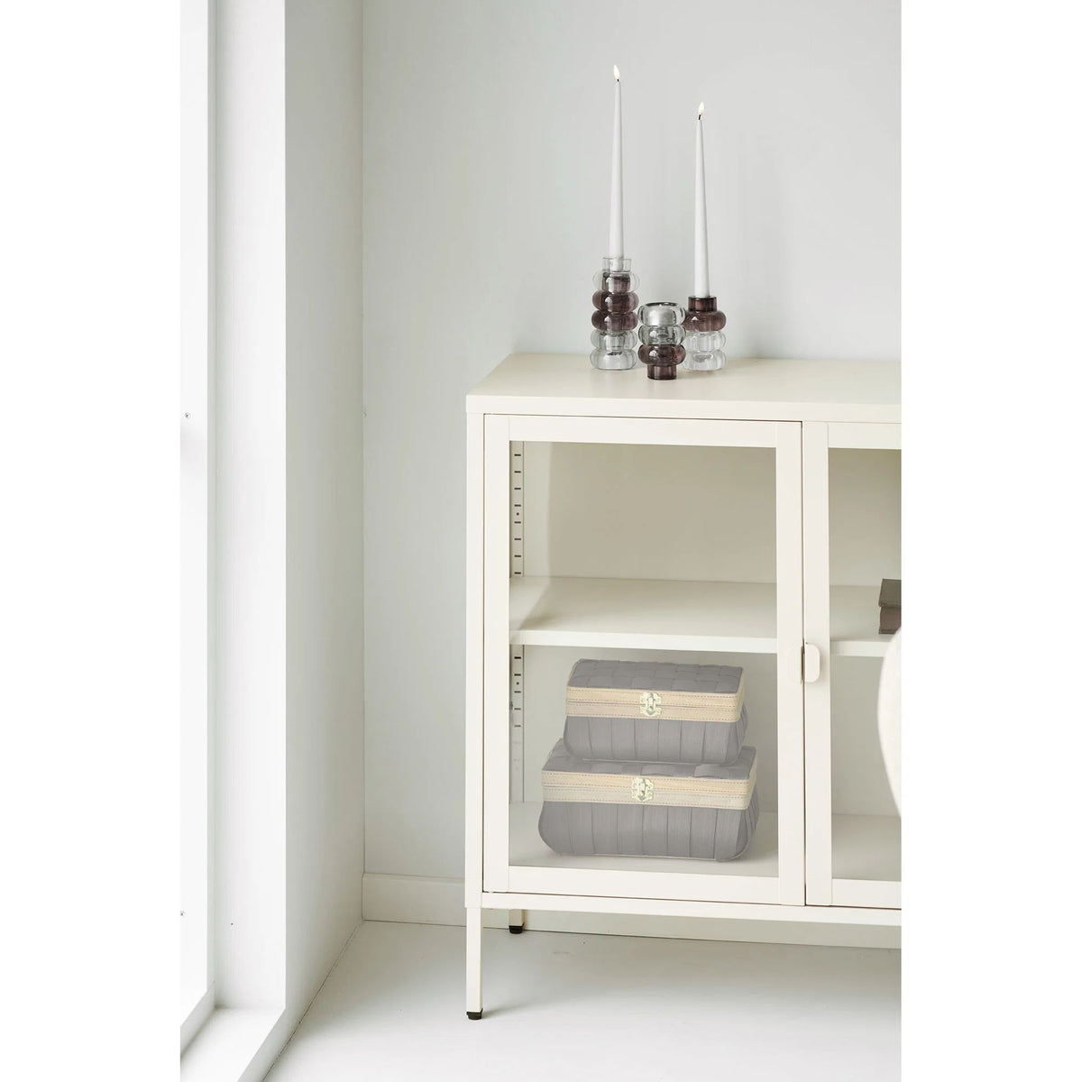 
Design Sideboard „Leonies“ aus Metall, 3-türig - Off White